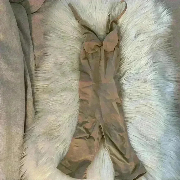 SKIMS- NWOB Sculpting Seamless Mid Thigh Bodysuit - Clay/ nude/ ochre - Picture 9 of 12